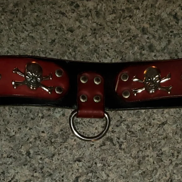 Vintage leather skull and cross bone collar - Picture 3 of 5